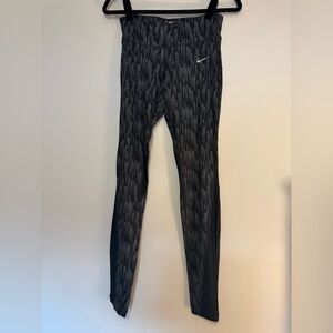 Nike Women Dry fit Leggings. Size S